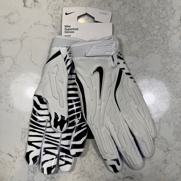 Nike Men’s Superbad Football Gloves Size XL New, With Tags - Picture 1 of 7